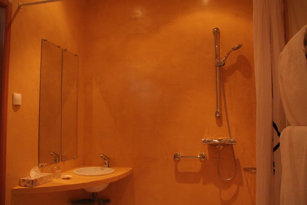 Hotel La Beauze Aubusson  Zimmer foto